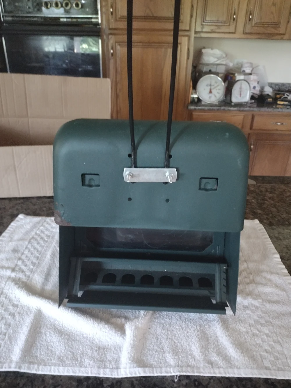 Heritage Farm Original Absilute Squireel Proof Bird Green Metal Model 7533 15 Lb